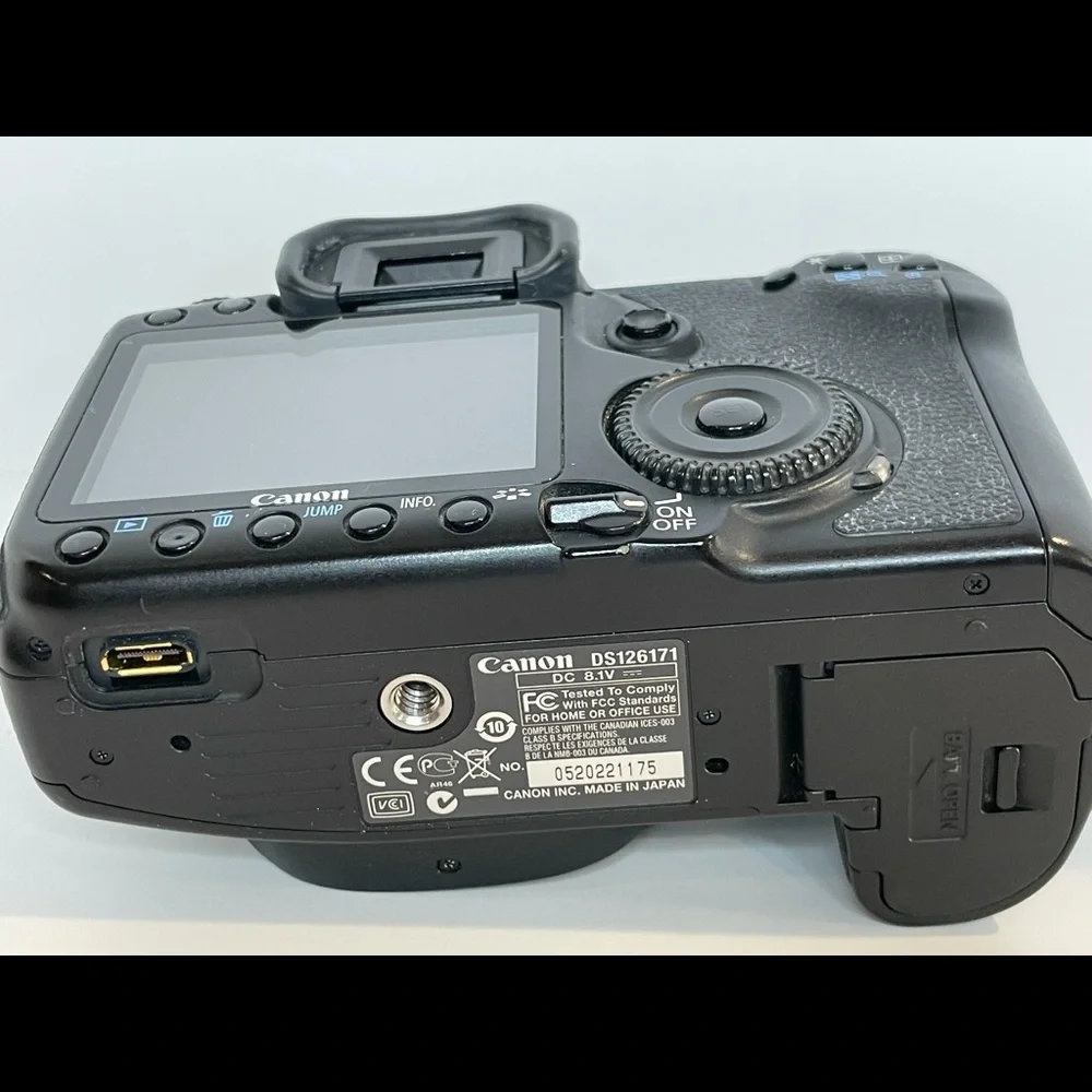 CANON EOS 40D DS126171 DC 8.1V DIGITAL CAMERA (G1) **FOR PARTS ONLY**